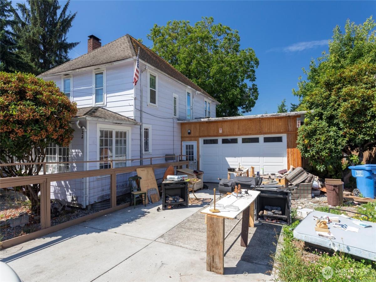 MLS #NWM2420227 image #0