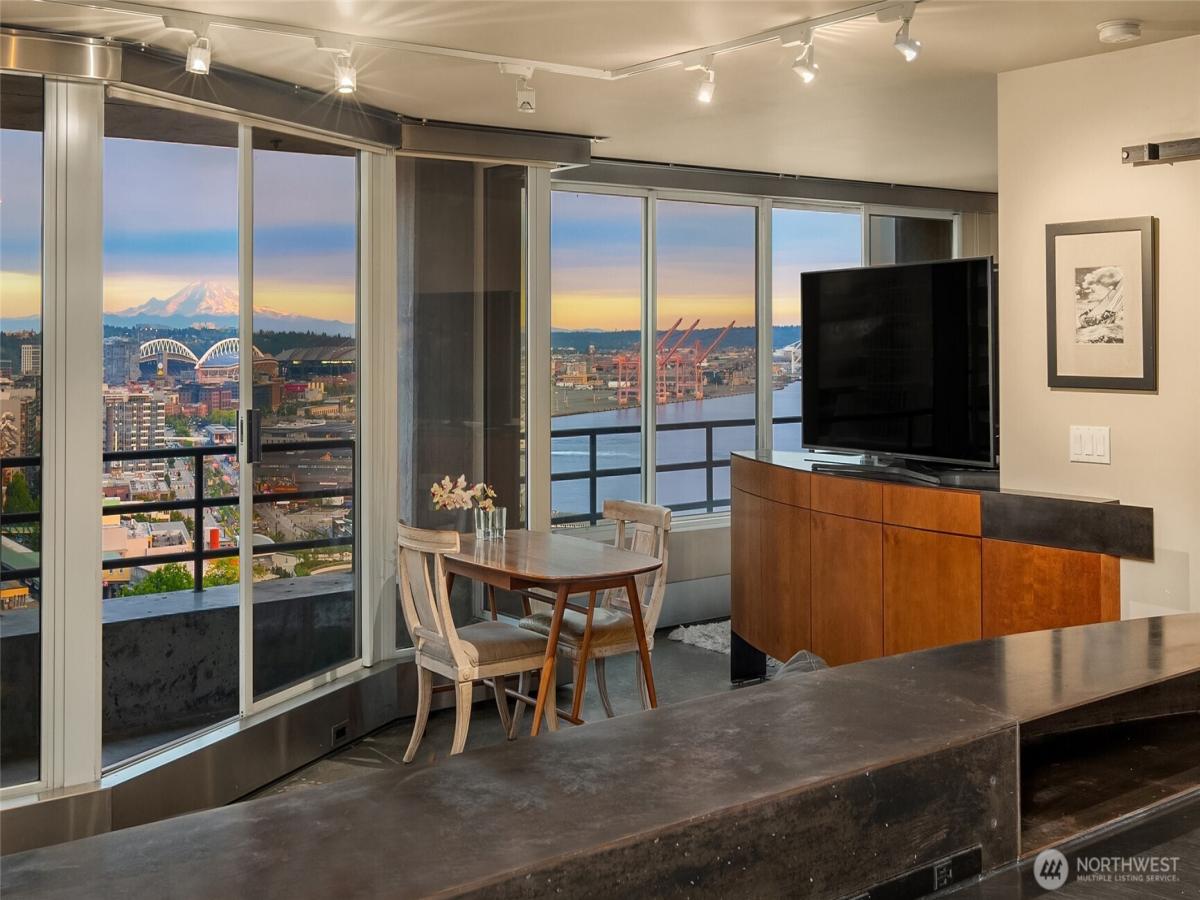 MLS #NWM2422160 image #0