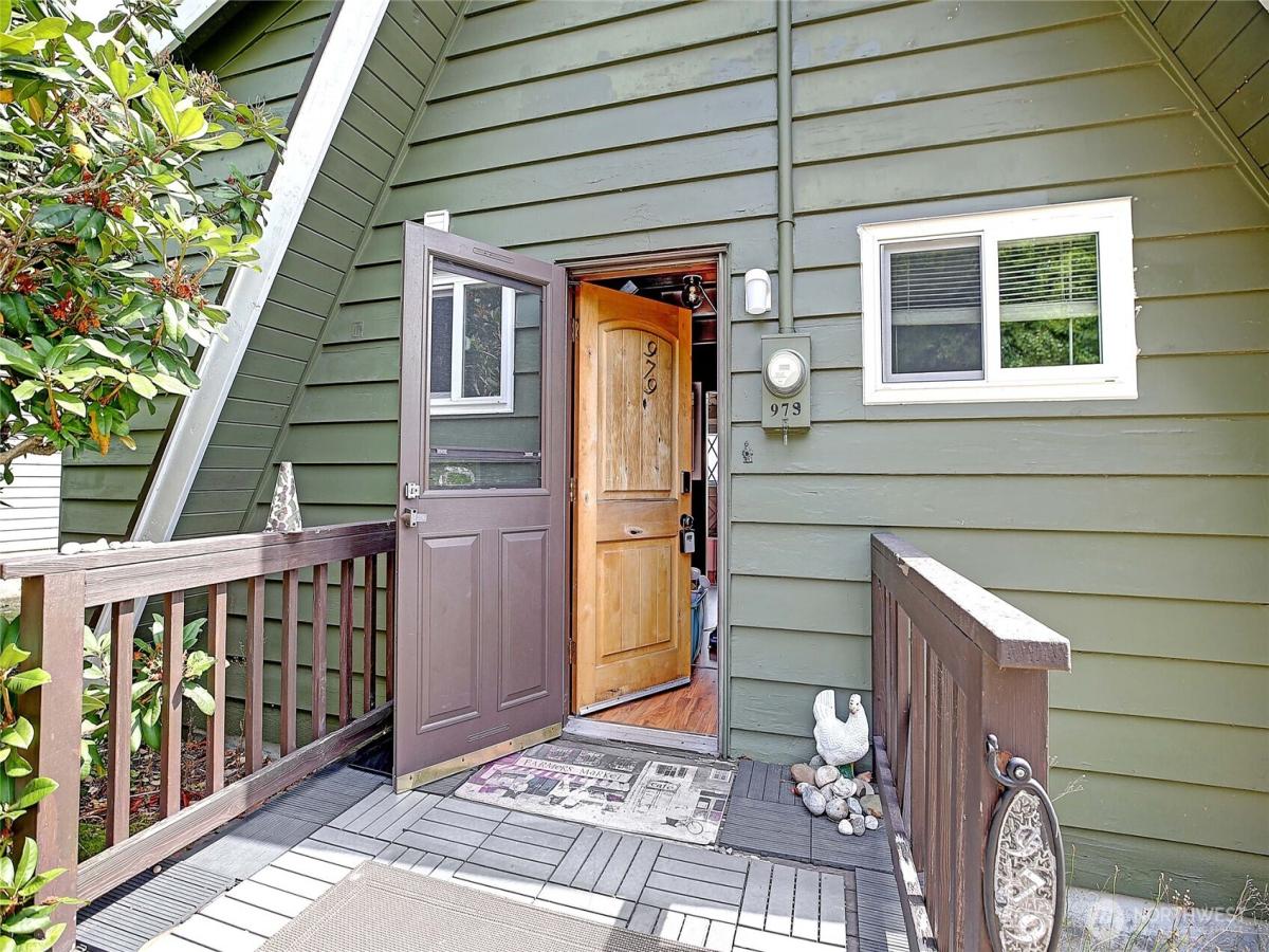 MLS #NWM2422375 image #0