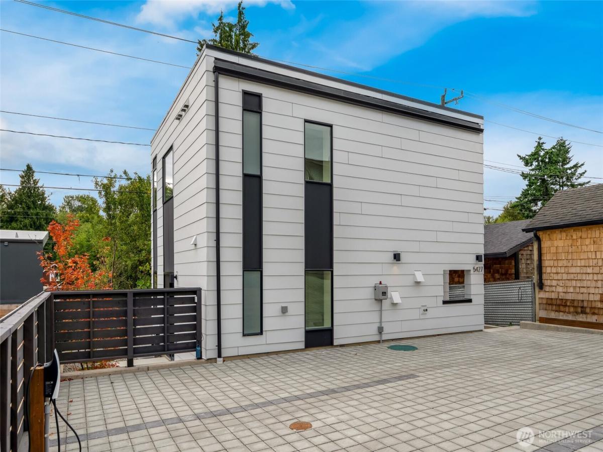 MLS #NWM2424095 image #0