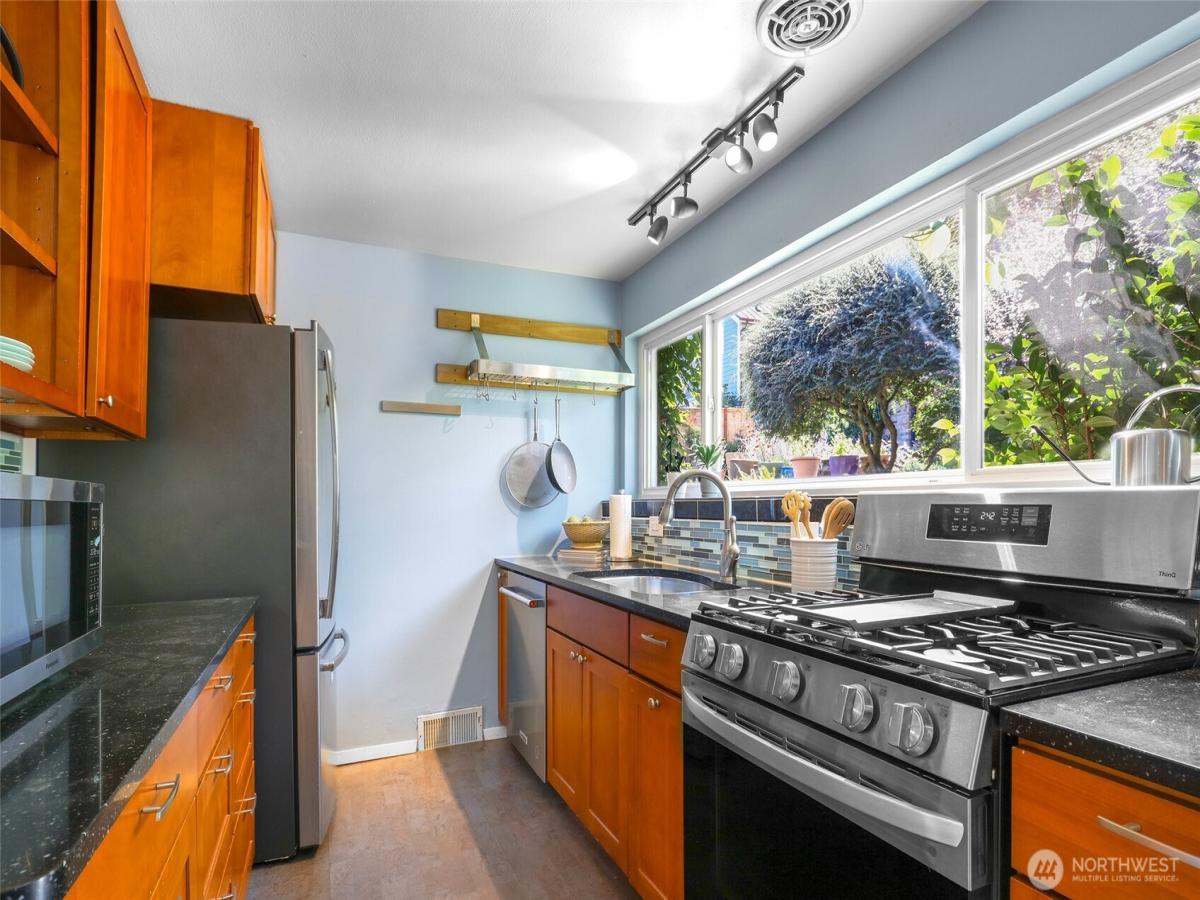 MLS #NWM2424375 image #0