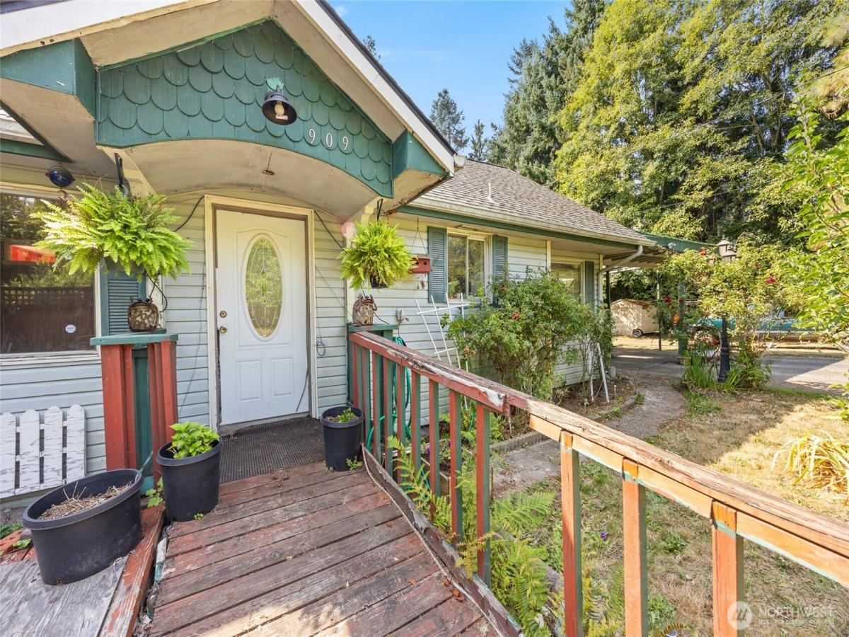 MLS #NWM2425662 image #0