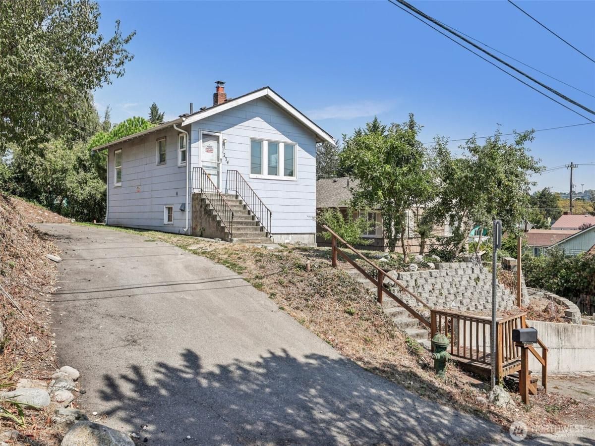 MLS #NWM2425685 image #0