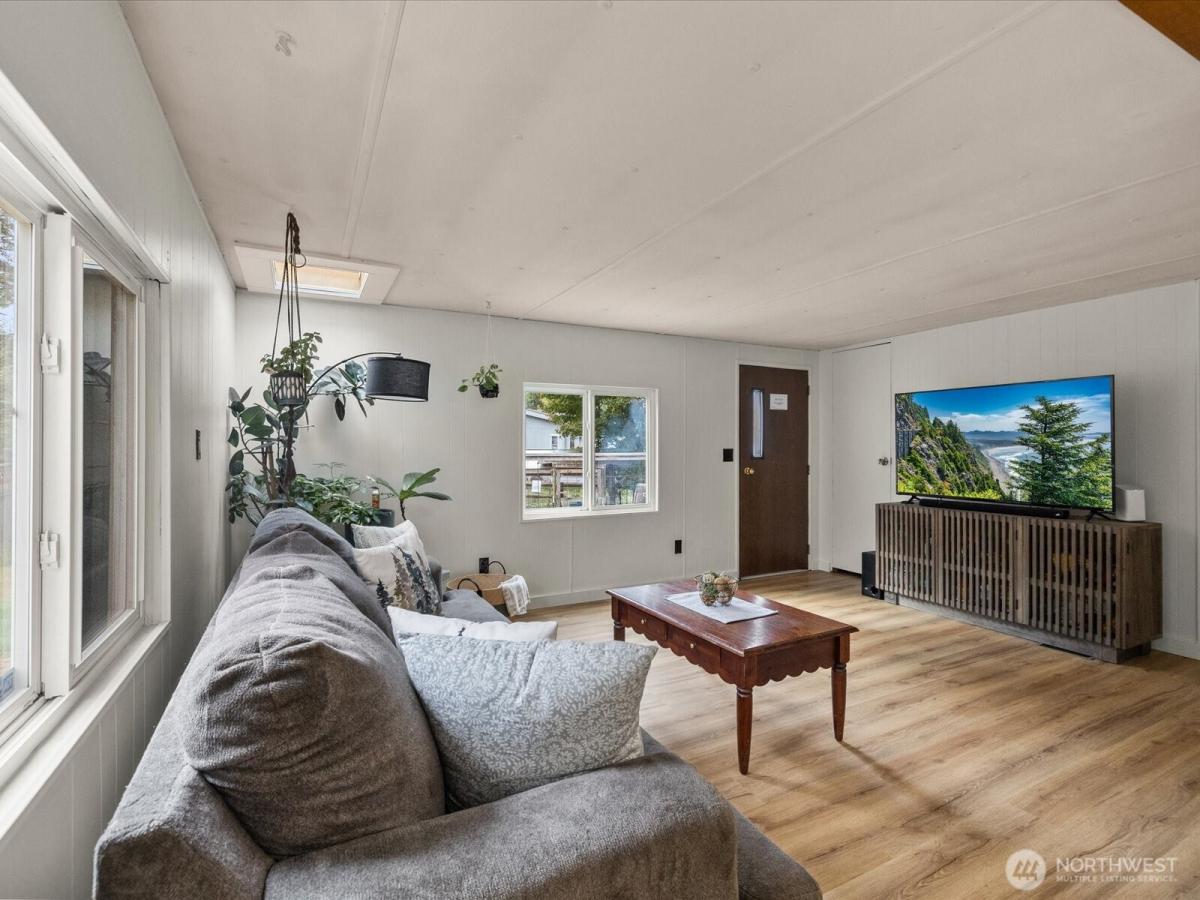 MLS #NWM2425966 image #0