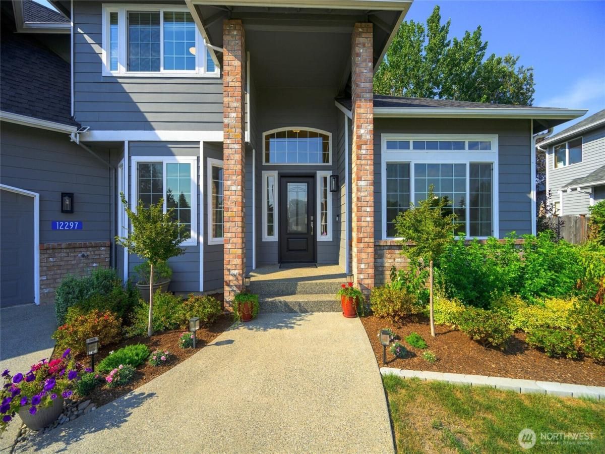 MLS #NWM2426325 image #0