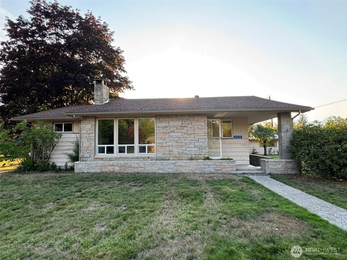 MLS #NWM2426387 image #0