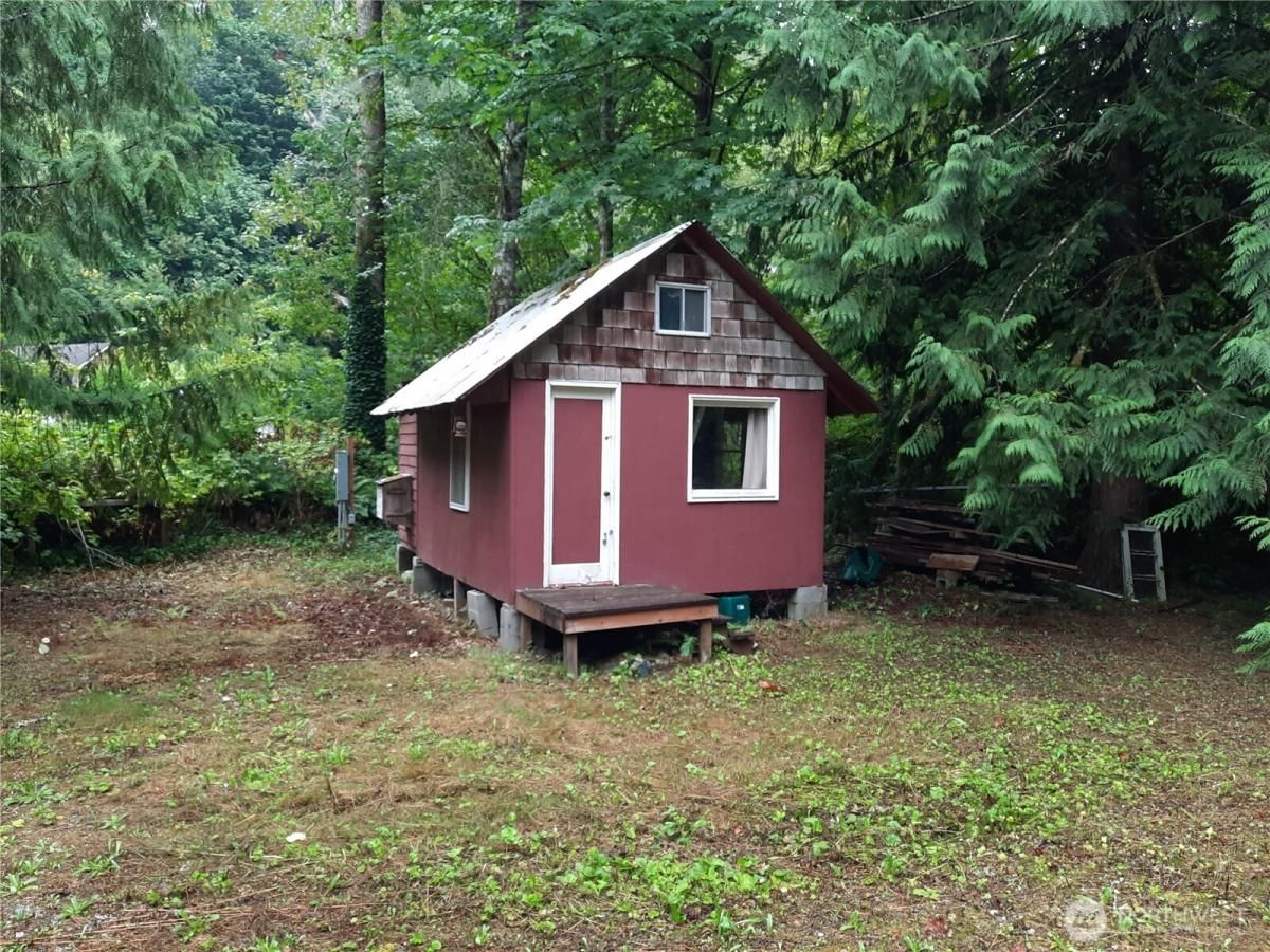 MLS #NWM2426654 image #0