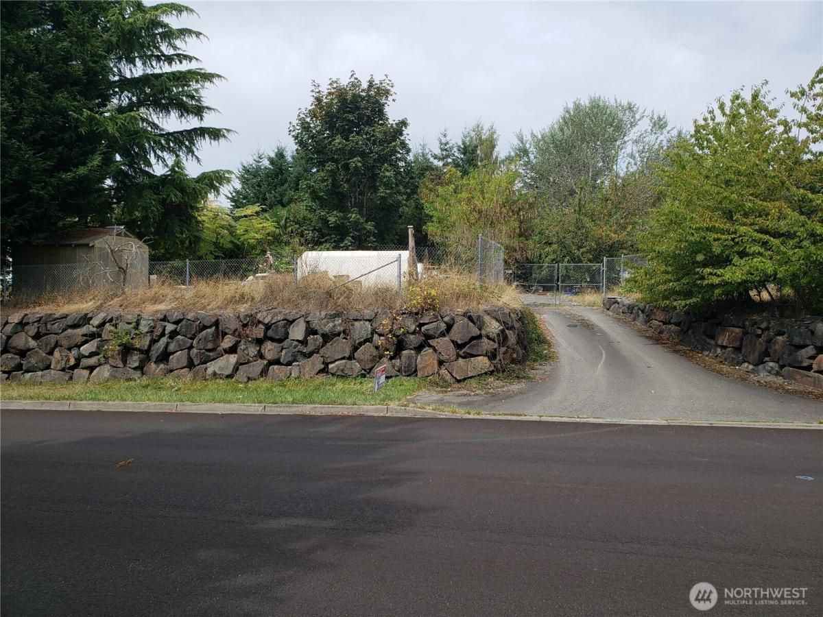 MLS #NWM2427394 image #0