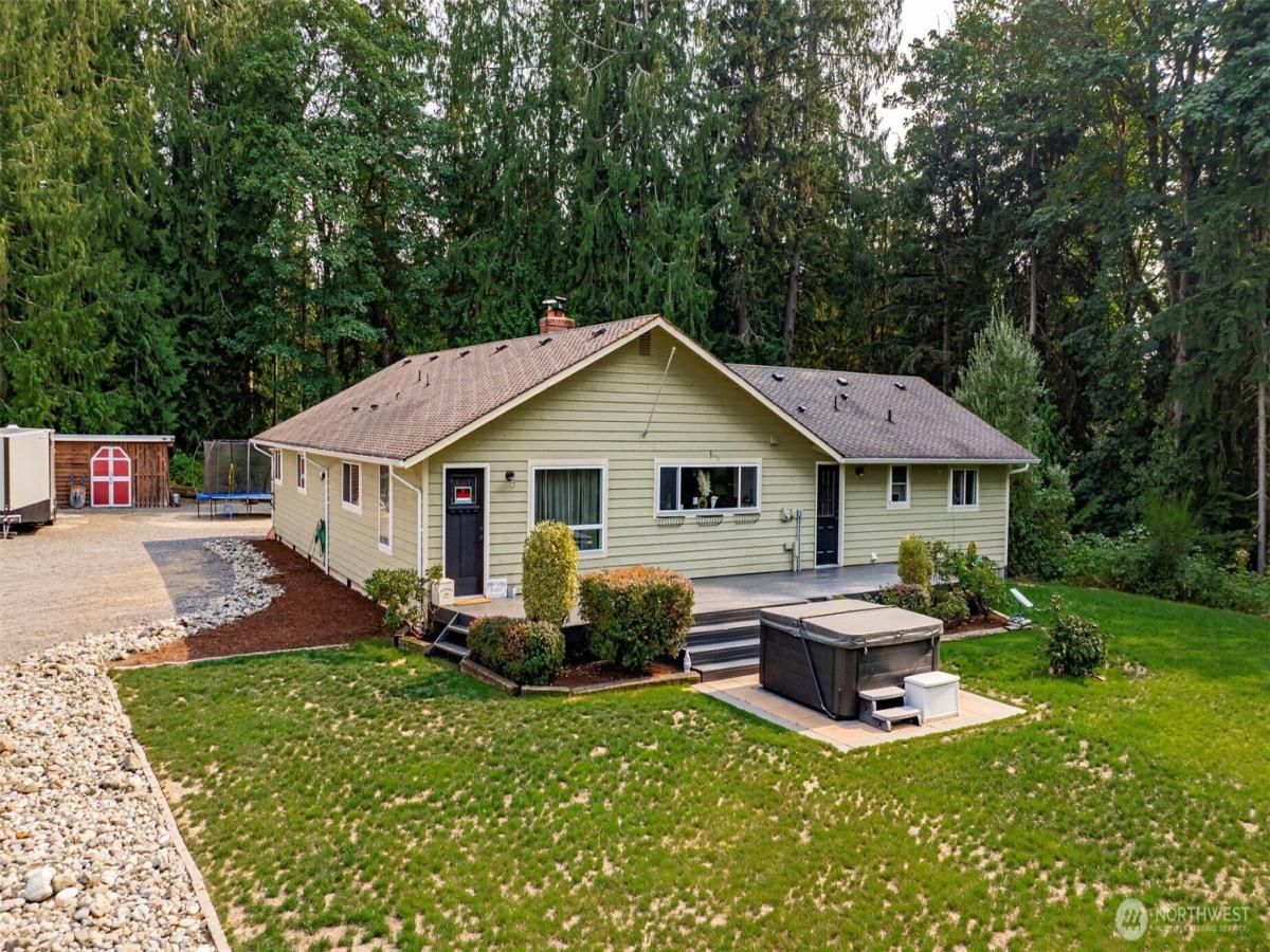 MLS #NWM2427854 image #0