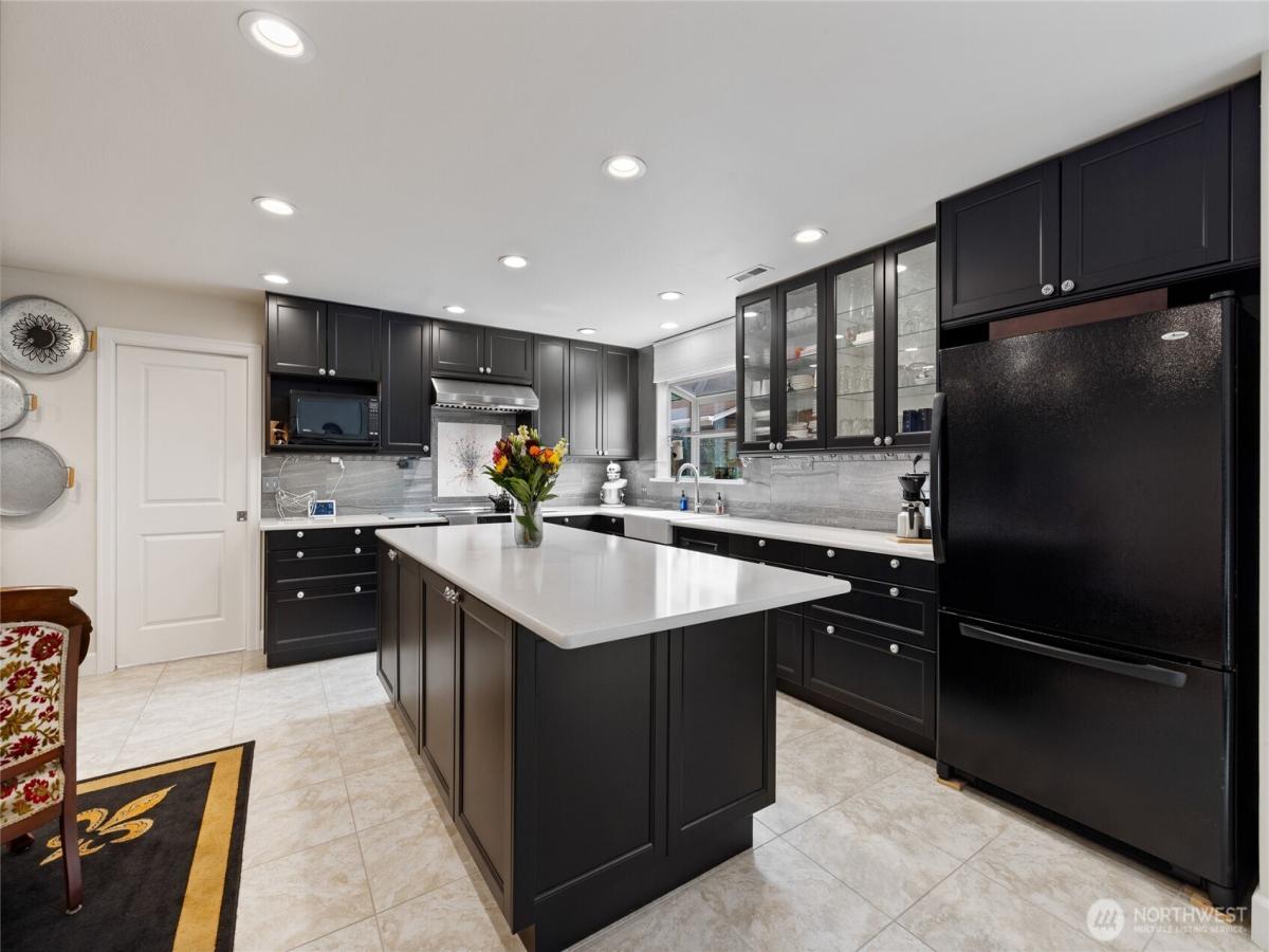 MLS #NWM2428272 image #0