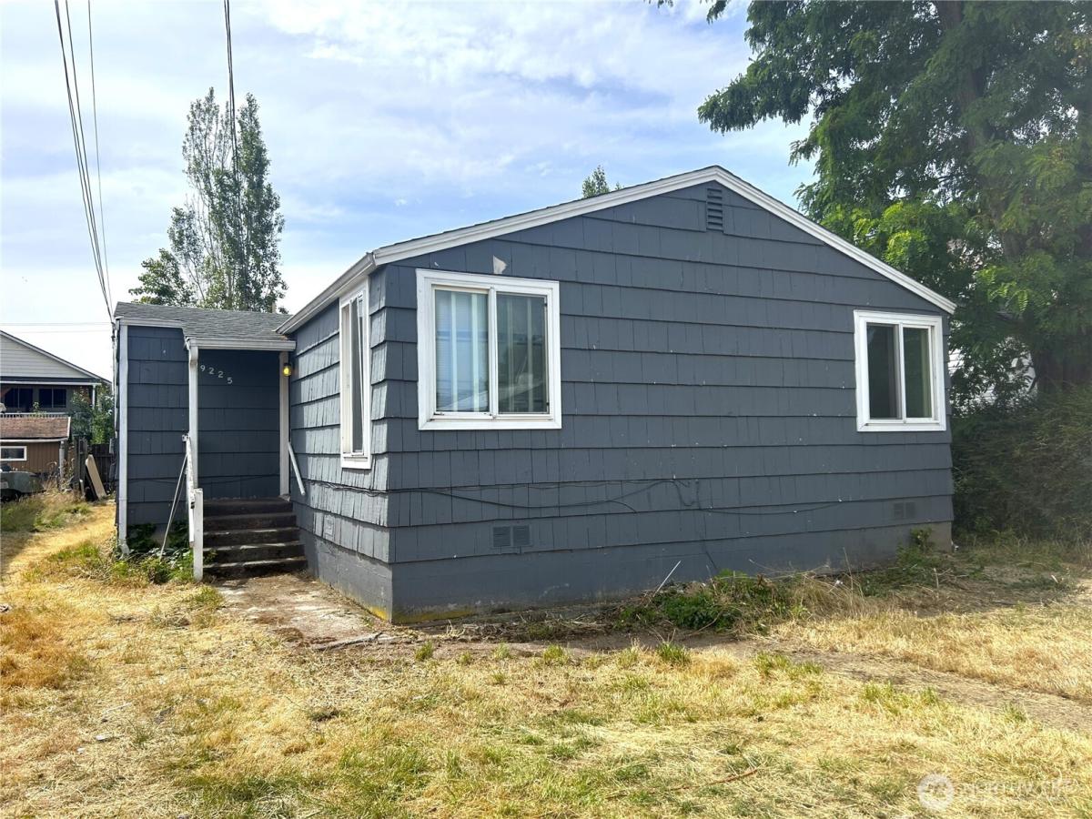 MLS #NWM2428677 image #0