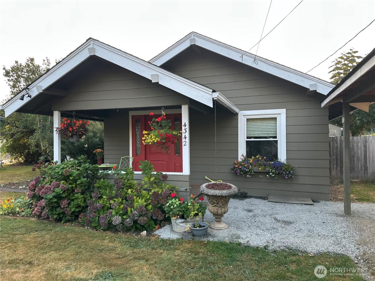 MLS #NWM2428834 image #0