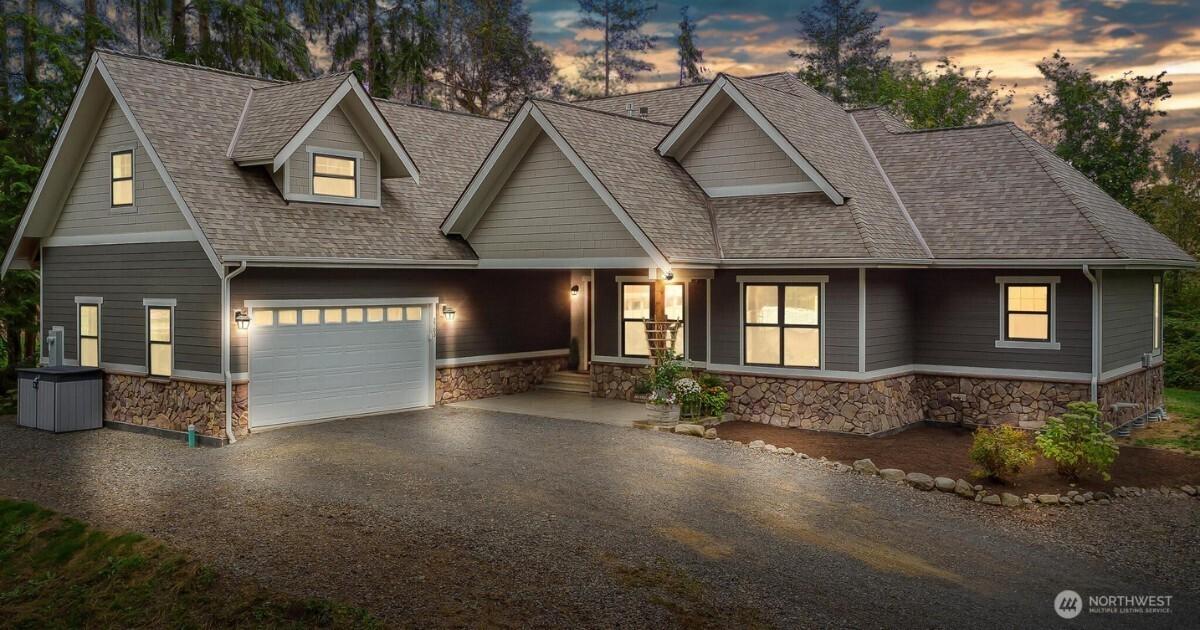 MLS #NWM2428914 image #0