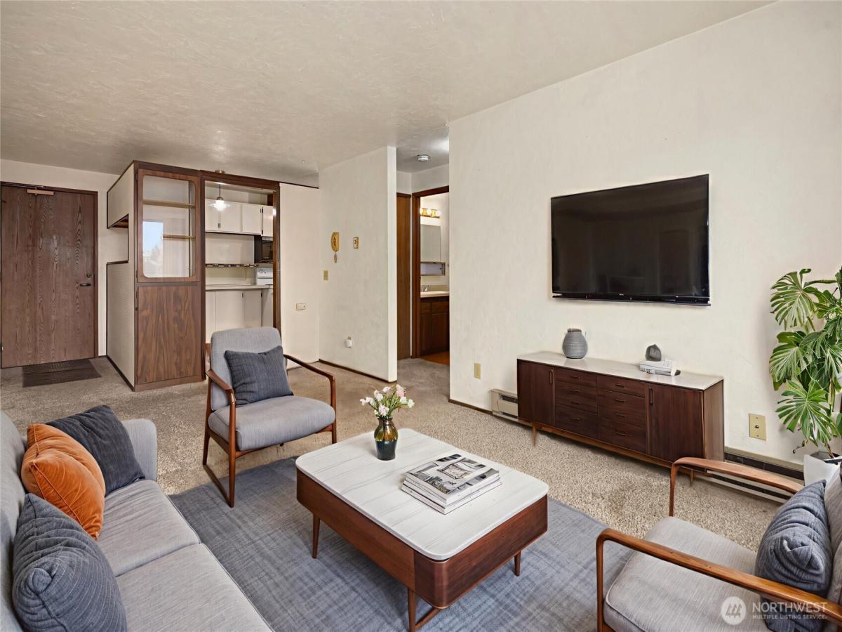 MLS #NWM2429029 image #0