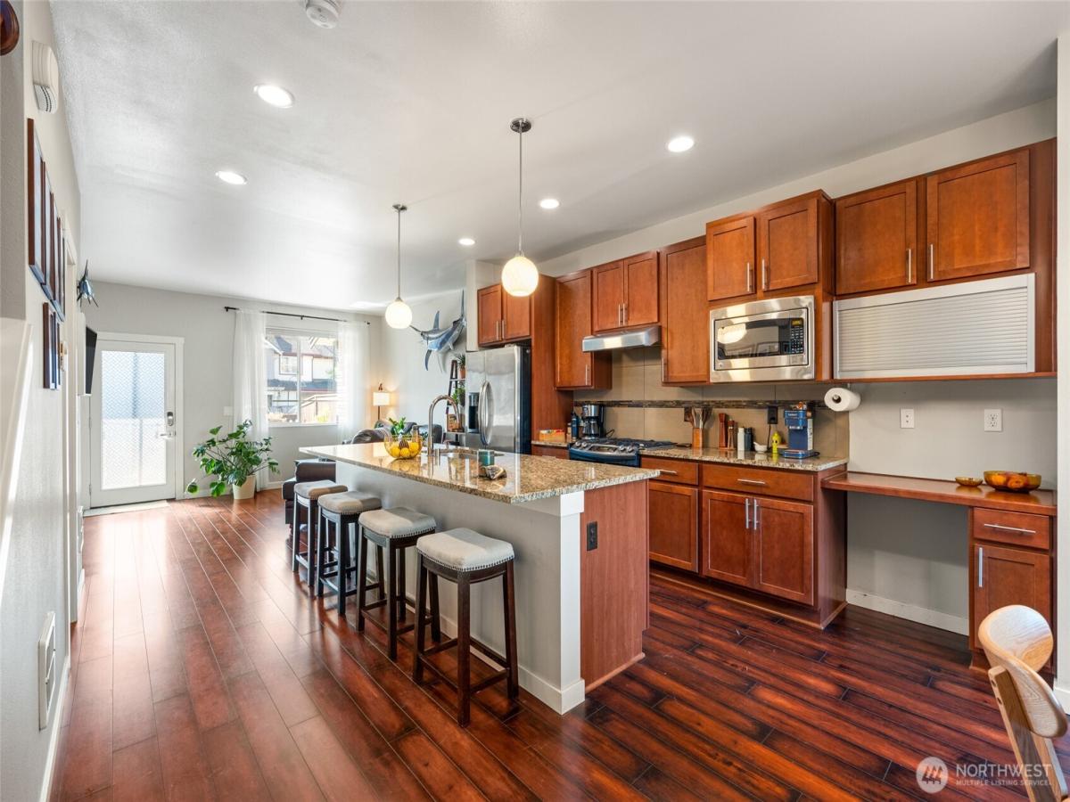 MLS #NWM2429282 image #0