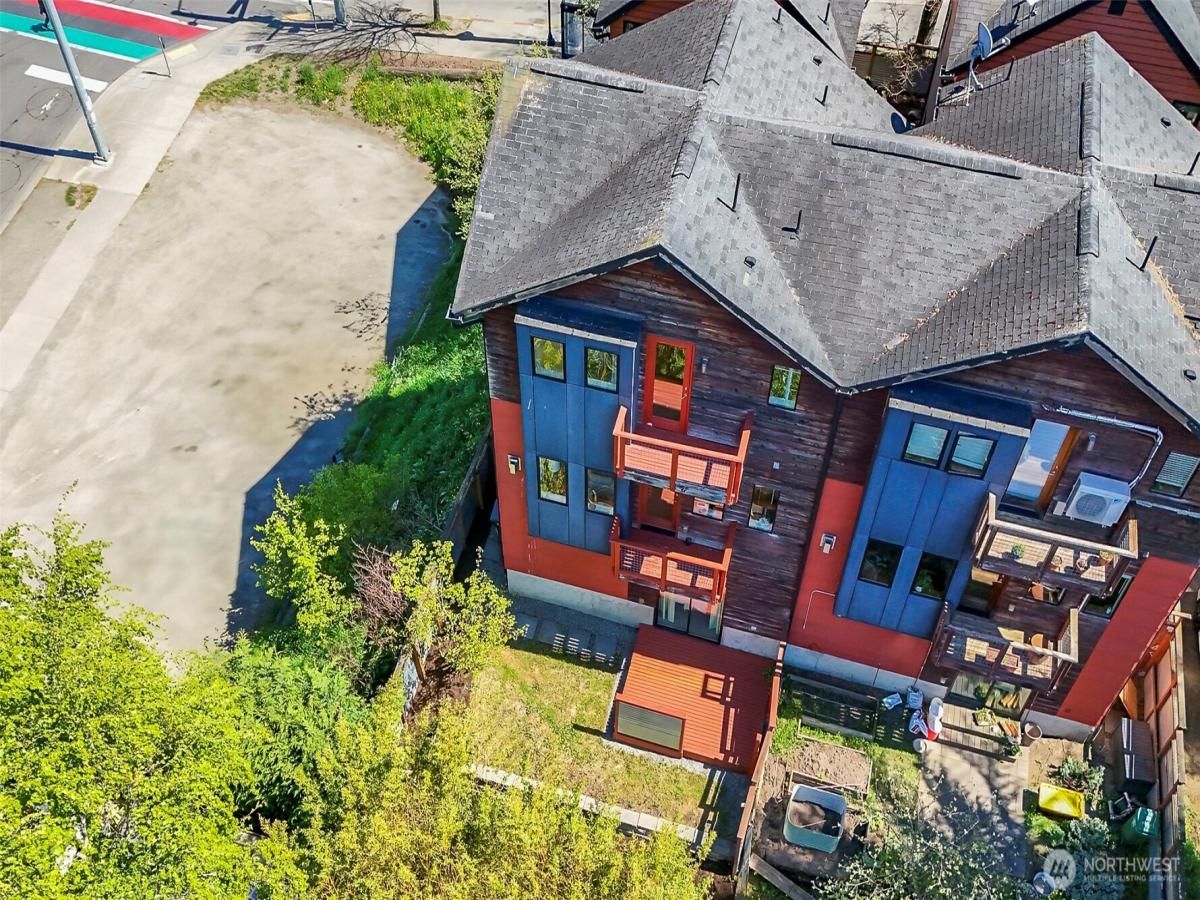 MLS #NWM2429621 image #0