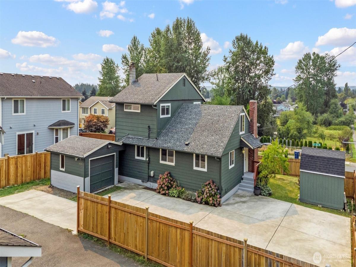 MLS #NWM2430034 image #0