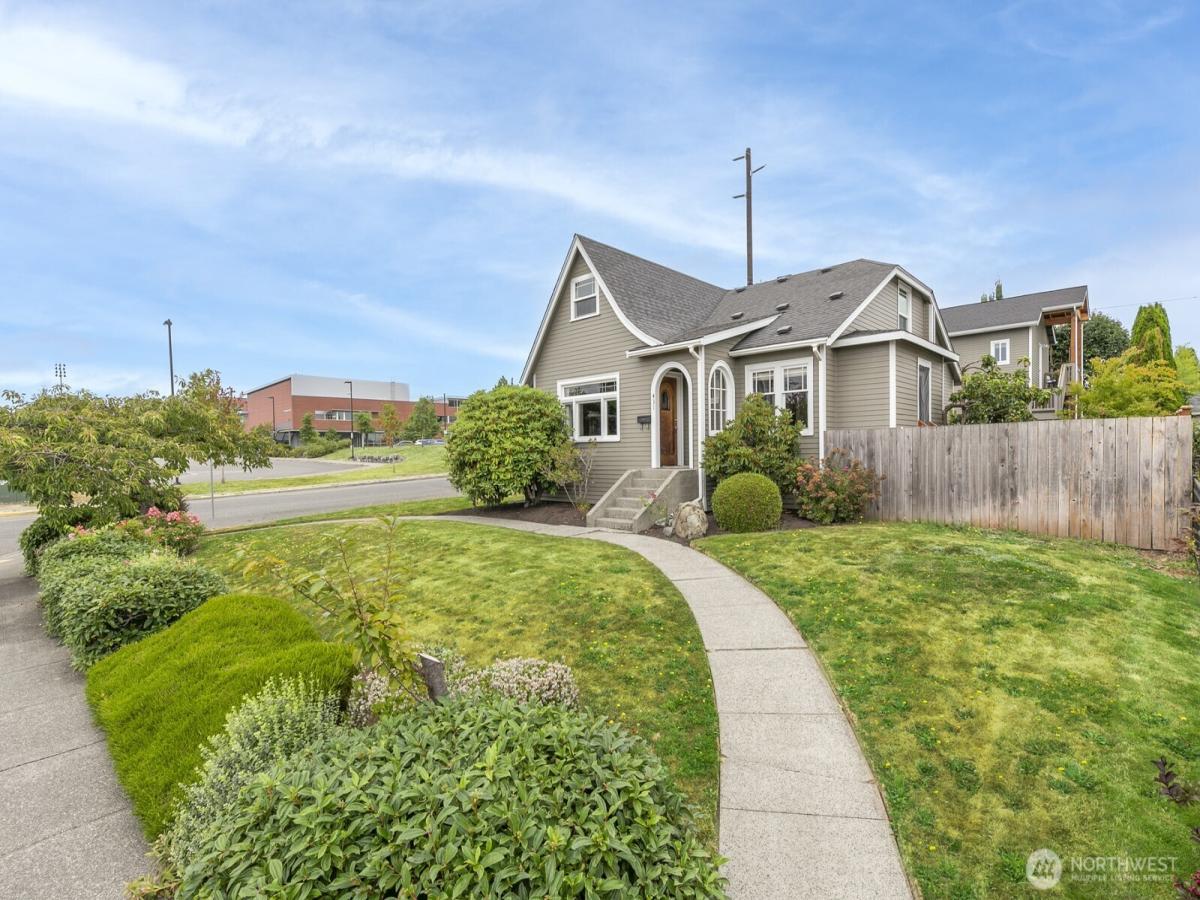 MLS #NWM2430693 image #0