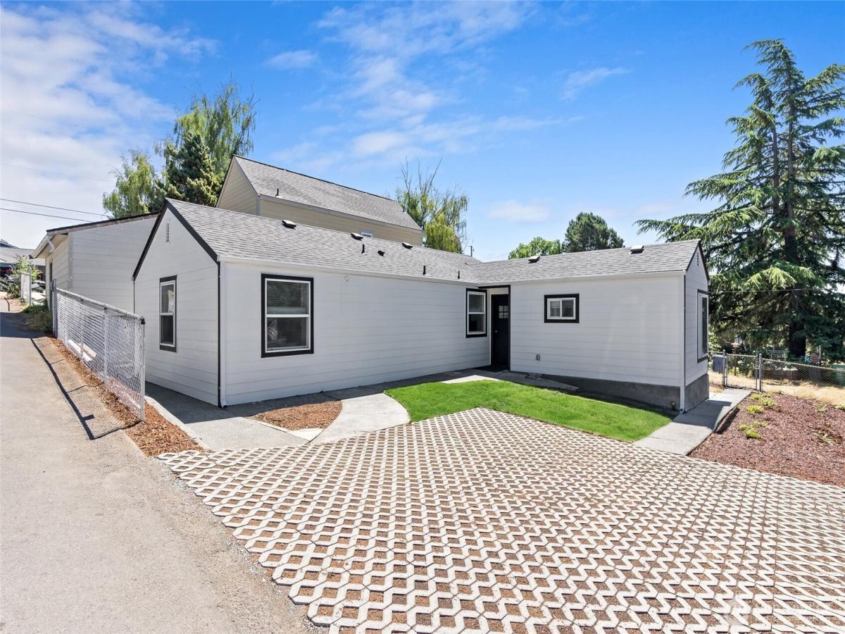 MLS #NWM2431260 image #0