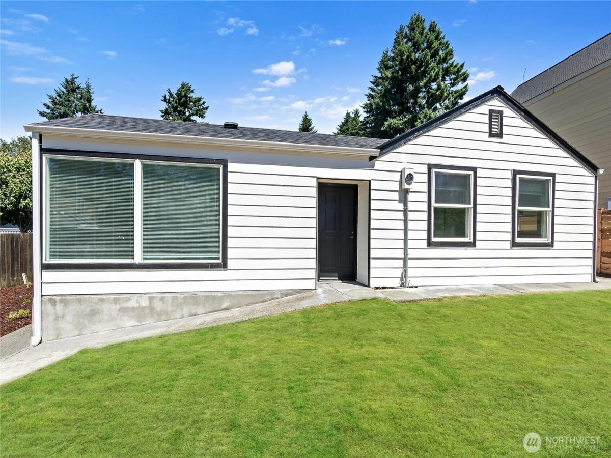 MLS #NWM2431261 image #0