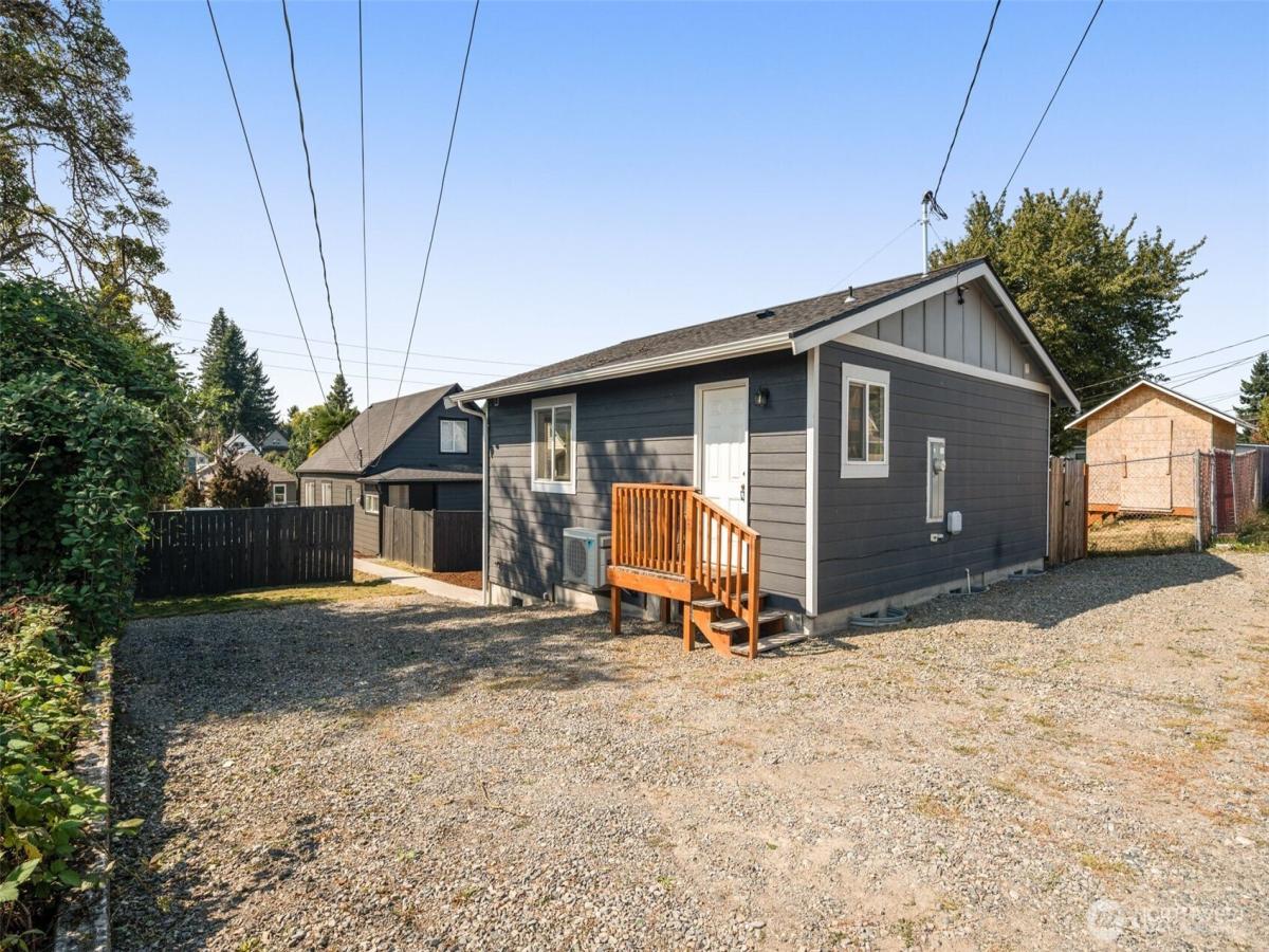 MLS #NWM2432800 image #0