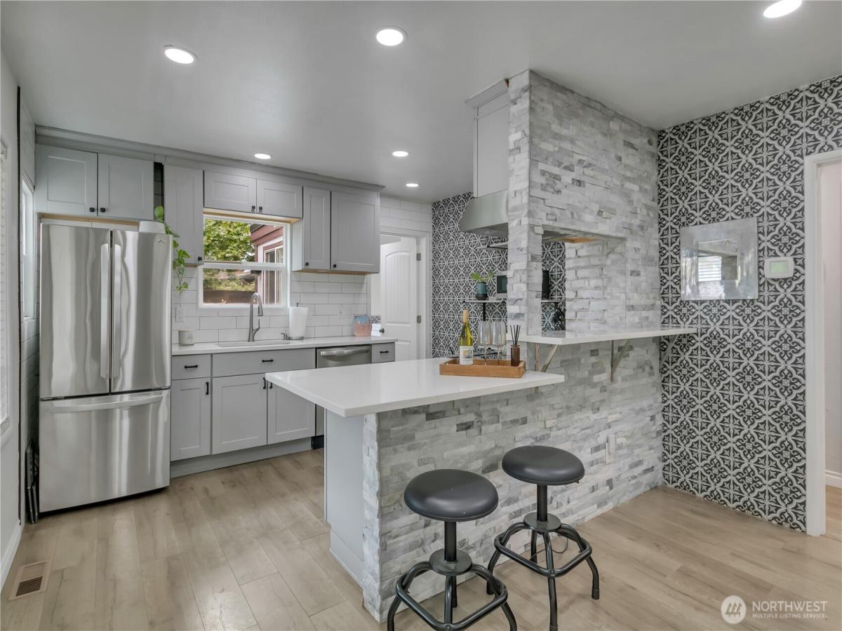 MLS #NWM2433133 image #0