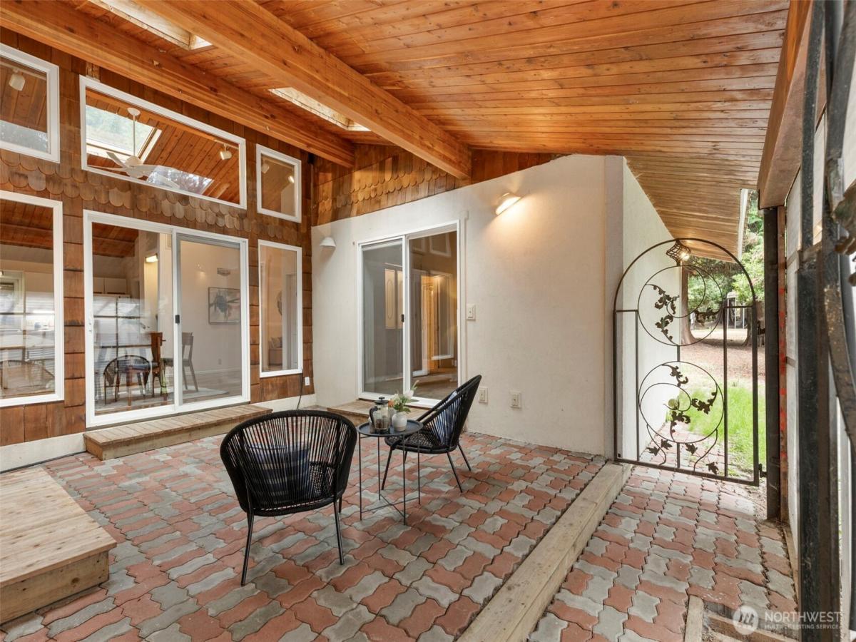 MLS #NWM2433598 image #0