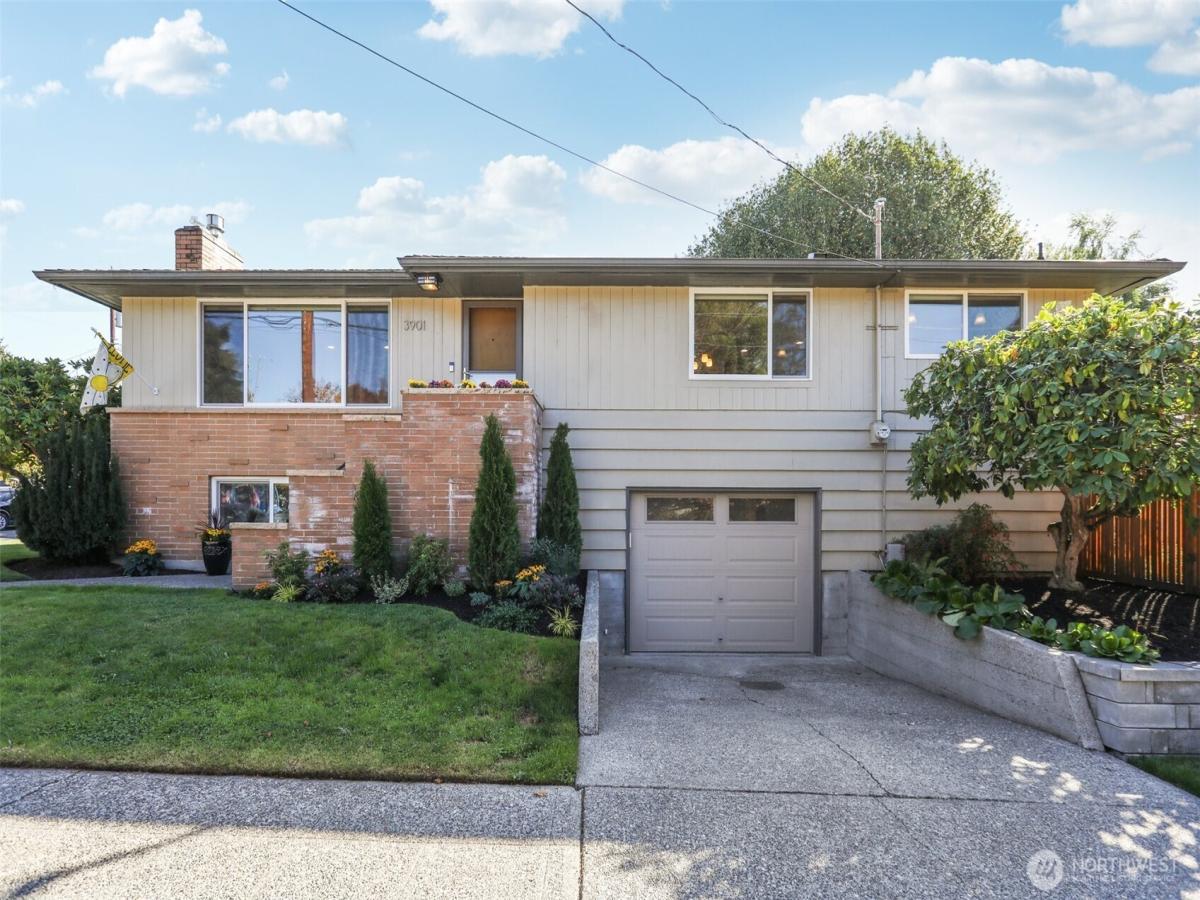 MLS #NWM2434727 image #0