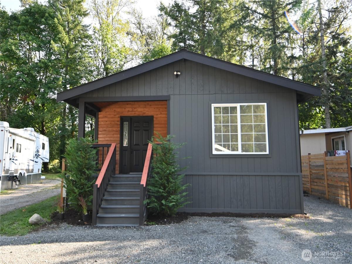 MLS #NWM2435340 image #0