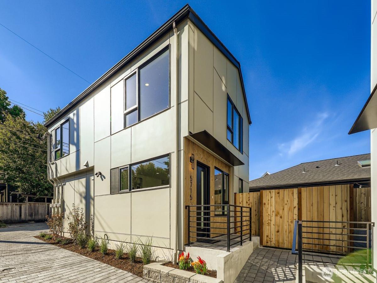 MLS #NWM2435388 image #0