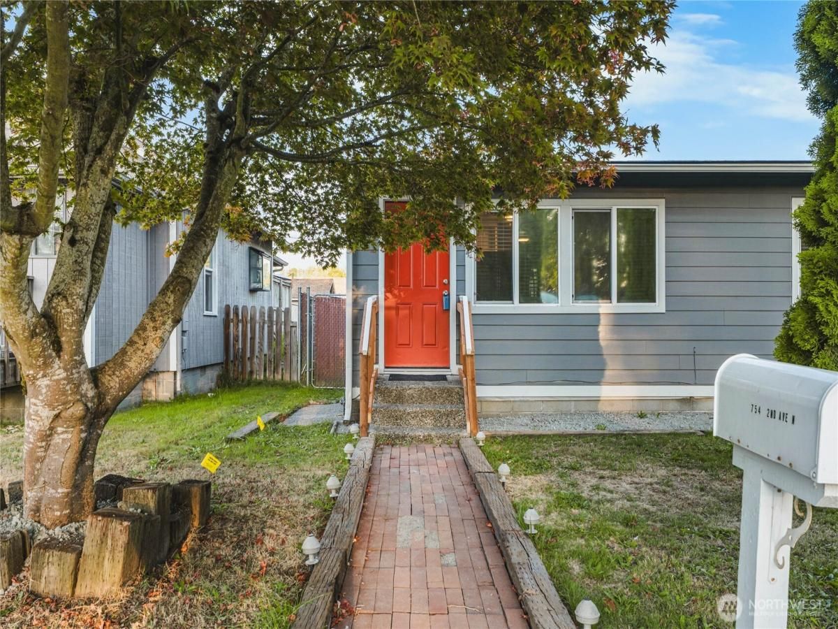 MLS #NWM2435582 image #0