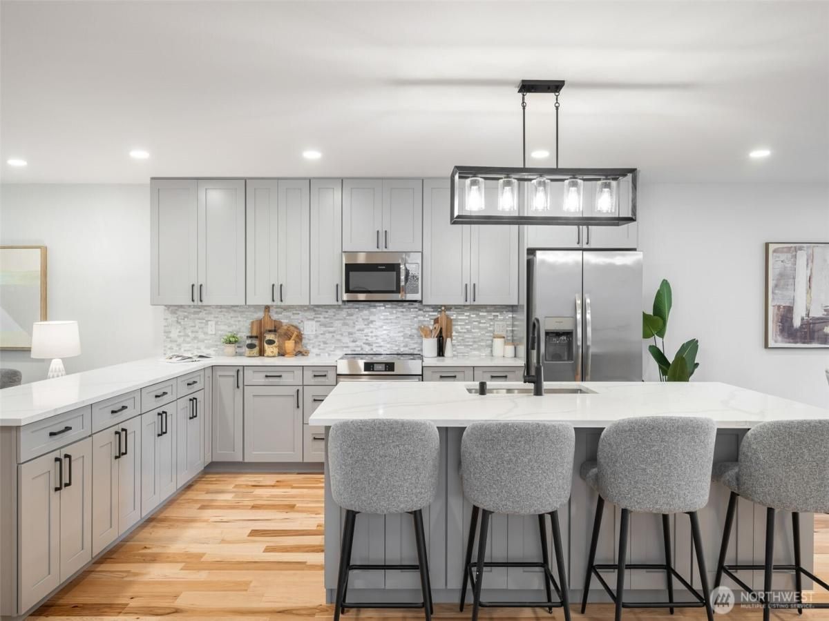 MLS #NWM2435659 image #0