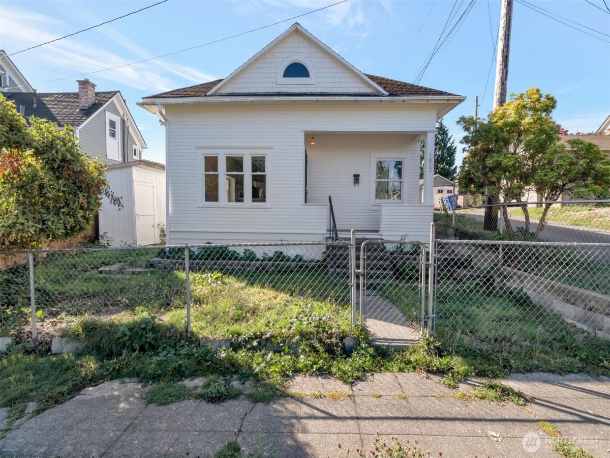 MLS #NWM2435838 image #0