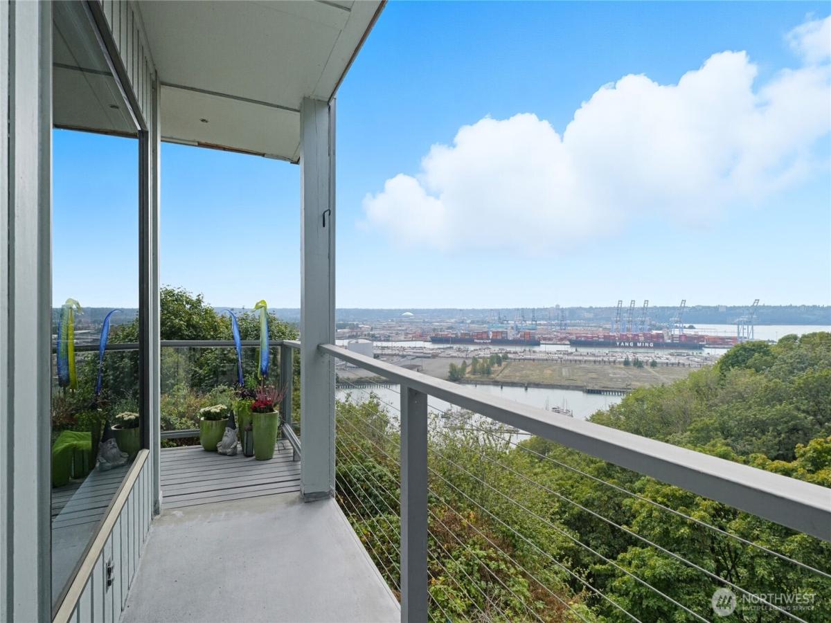 MLS #NWM2436114 image #0