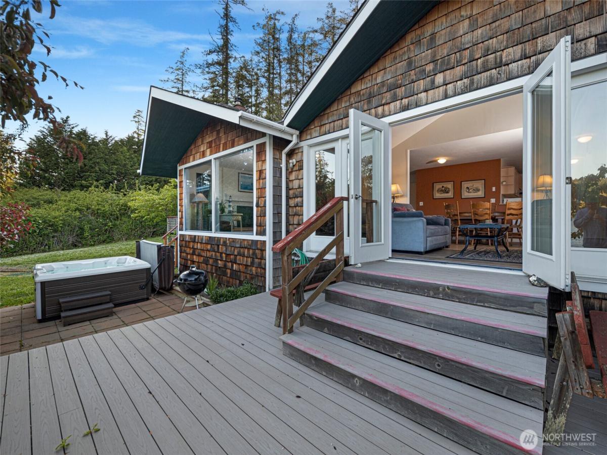 MLS #NWM2436342 image #0
