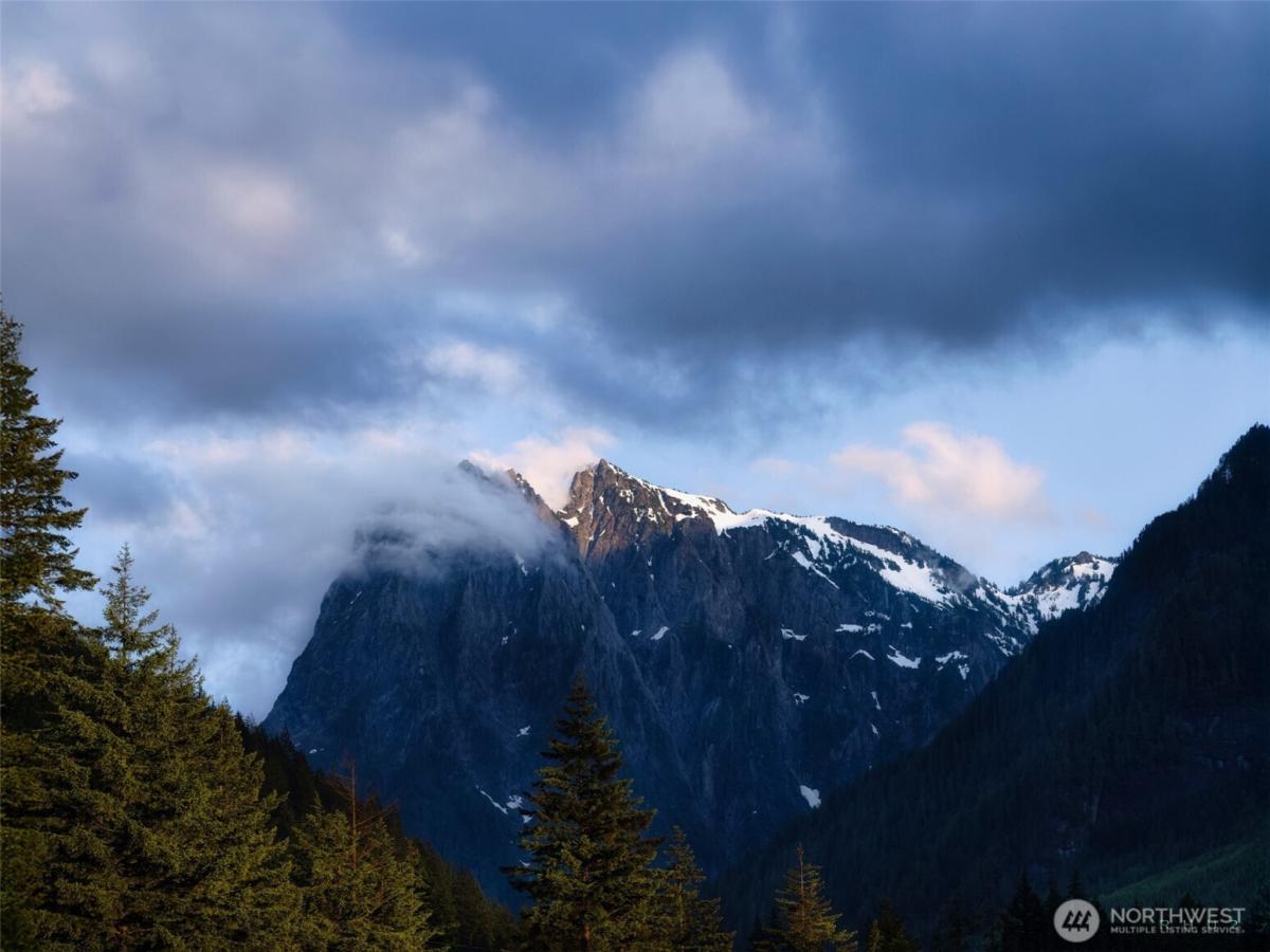 MLS #NWM2436418 image #0