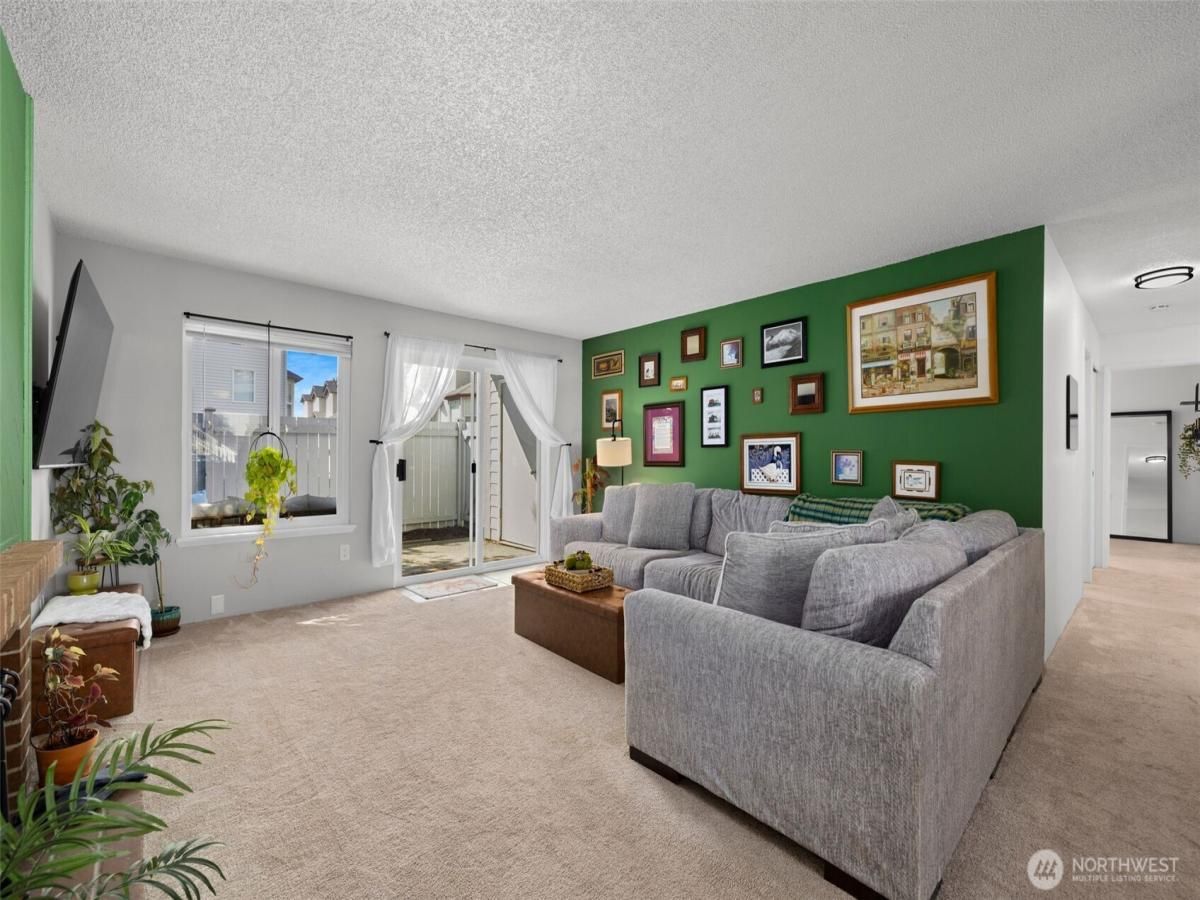 MLS #NWM2436461 image #0