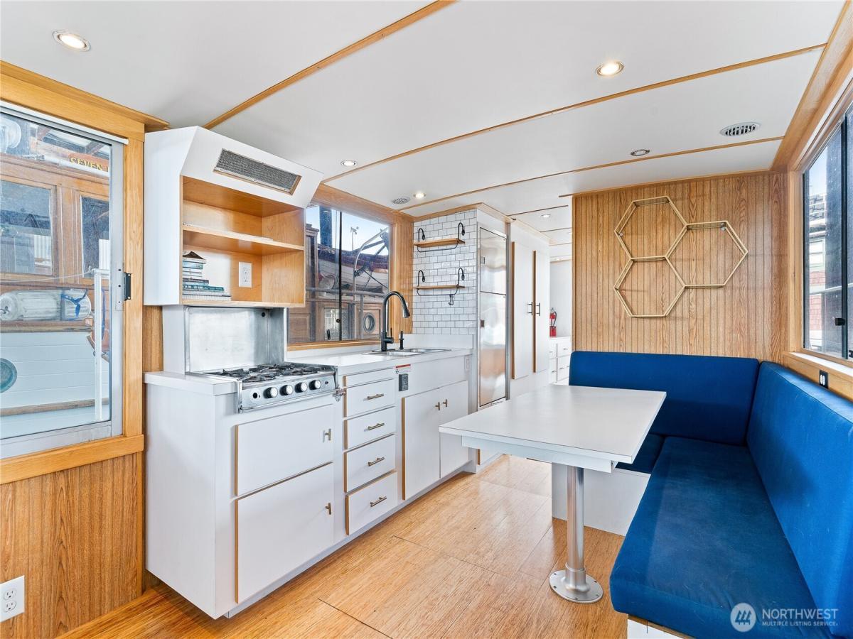 MLS #NWM2436655 image #0
