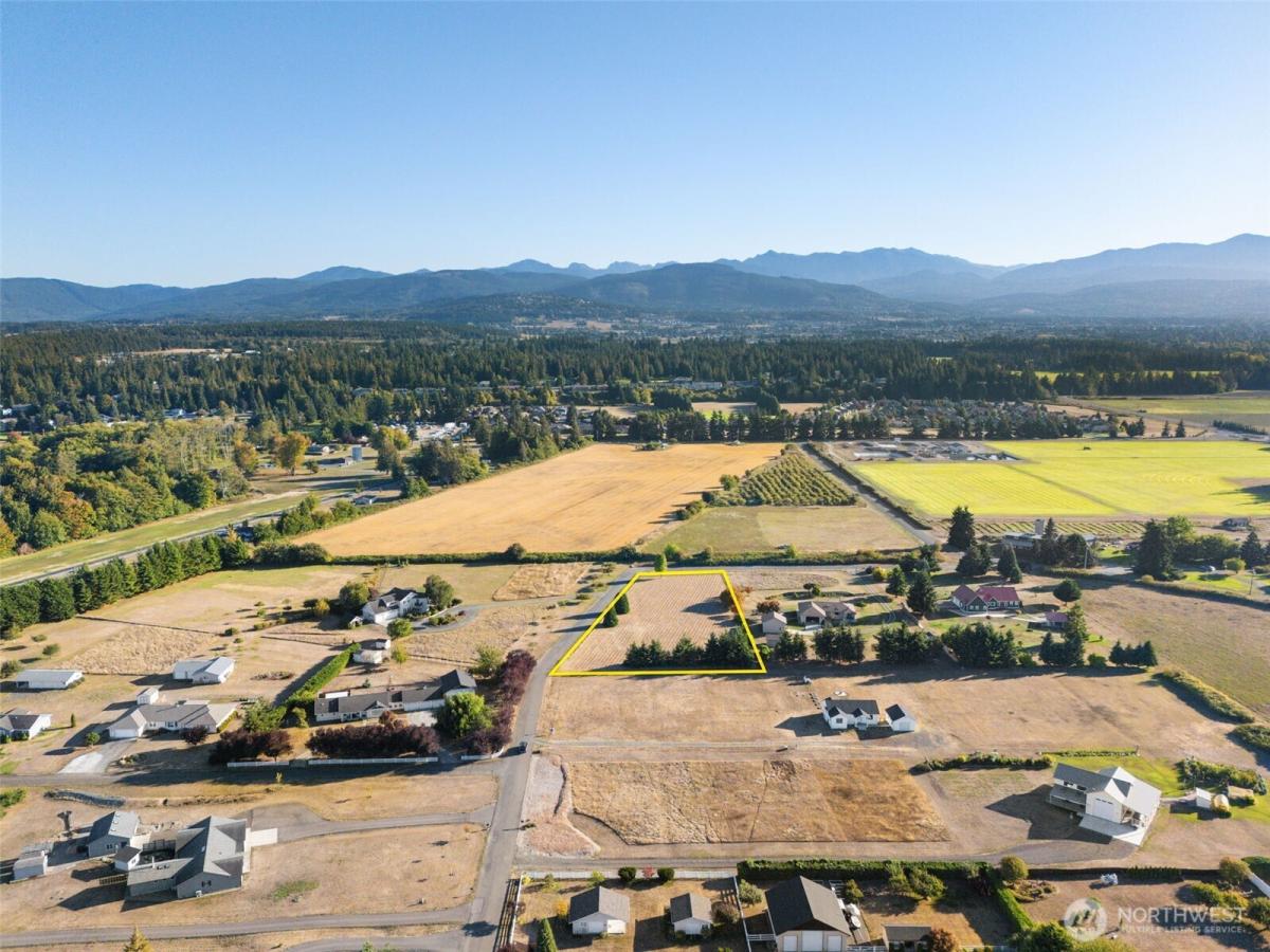 MLS #NWM2436704 image #0