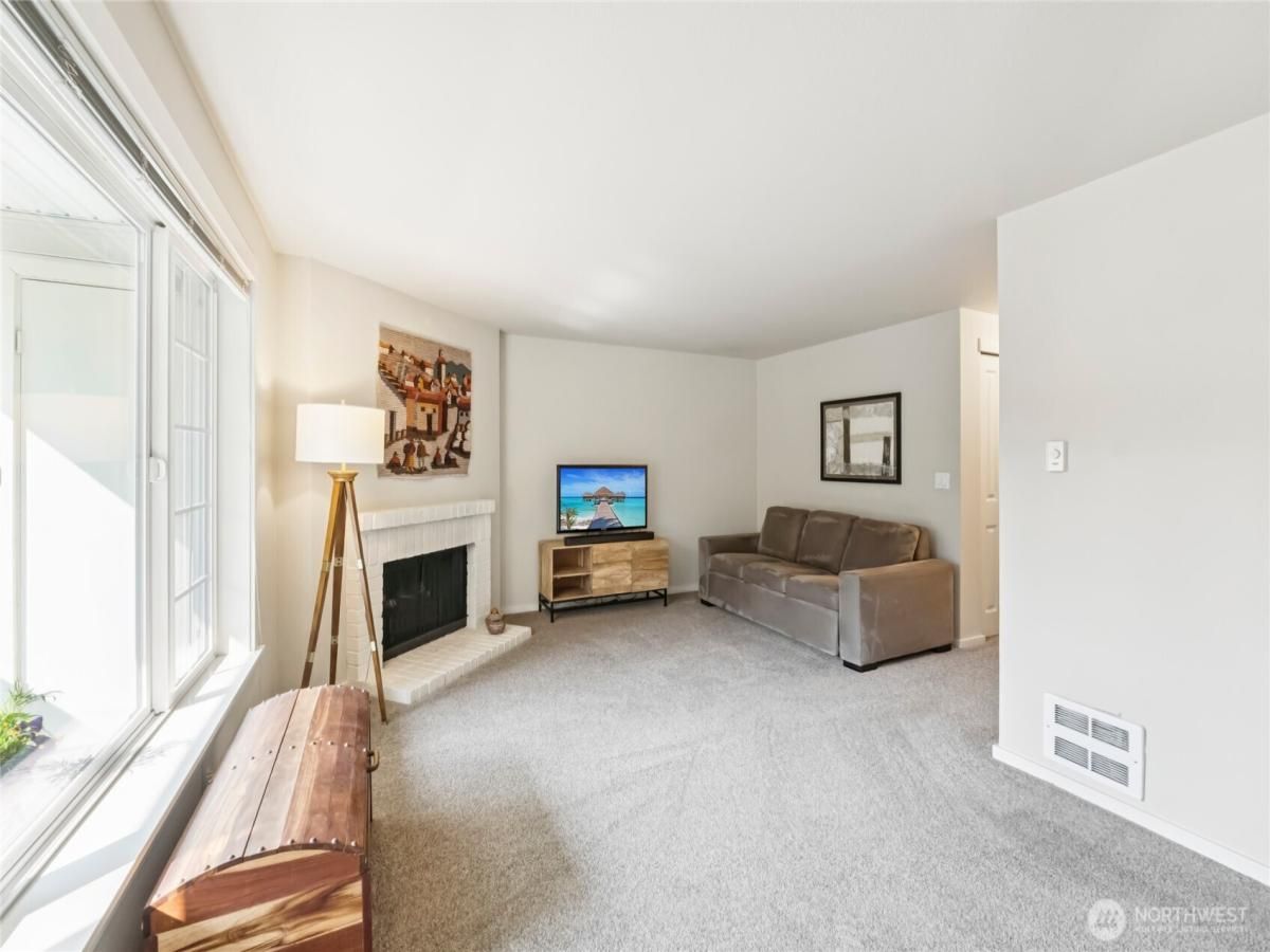MLS #NWM2437010 image #0