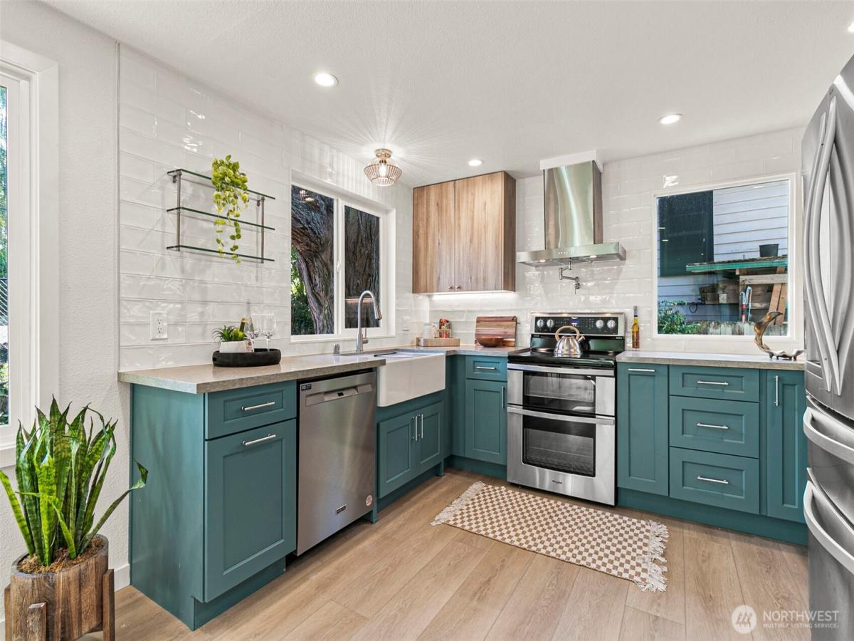 MLS #NWM2437032 image #0