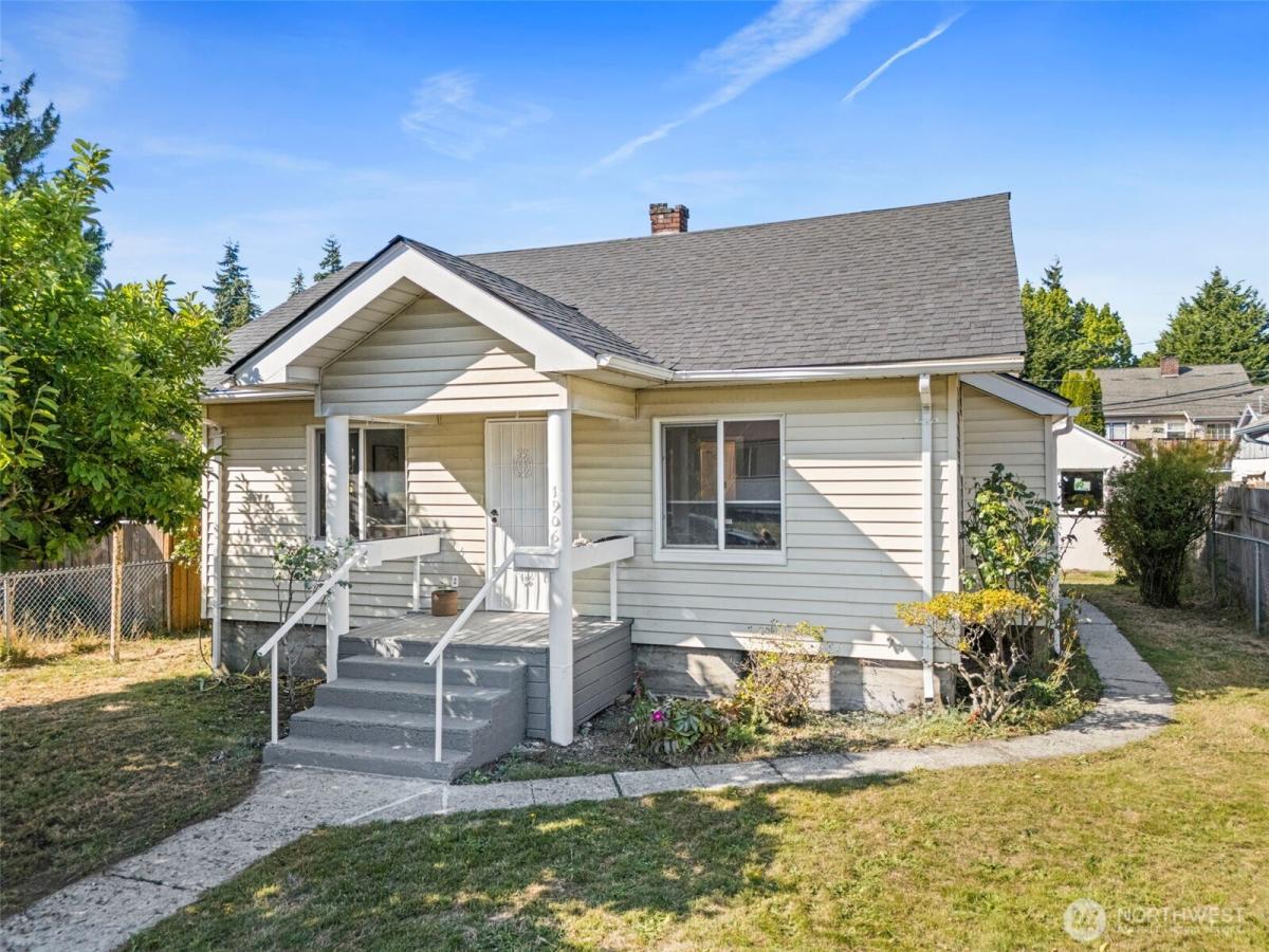 MLS #NWM2437666 image #0