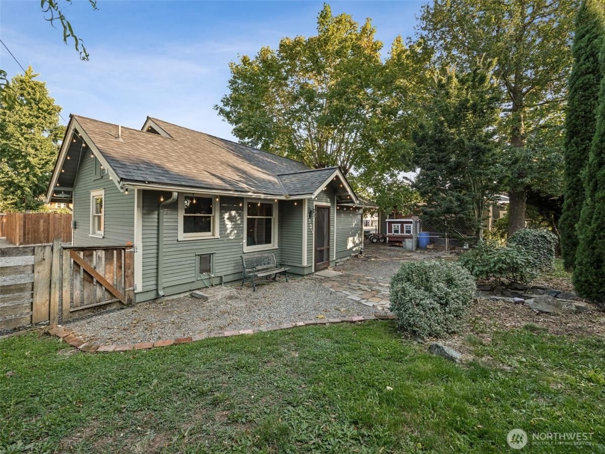 MLS #NWM2437695 image #0