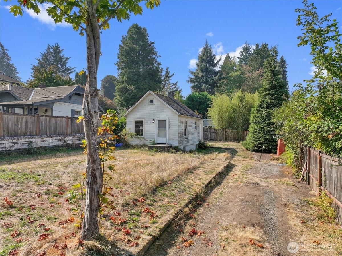 MLS #NWM2437764 image #0