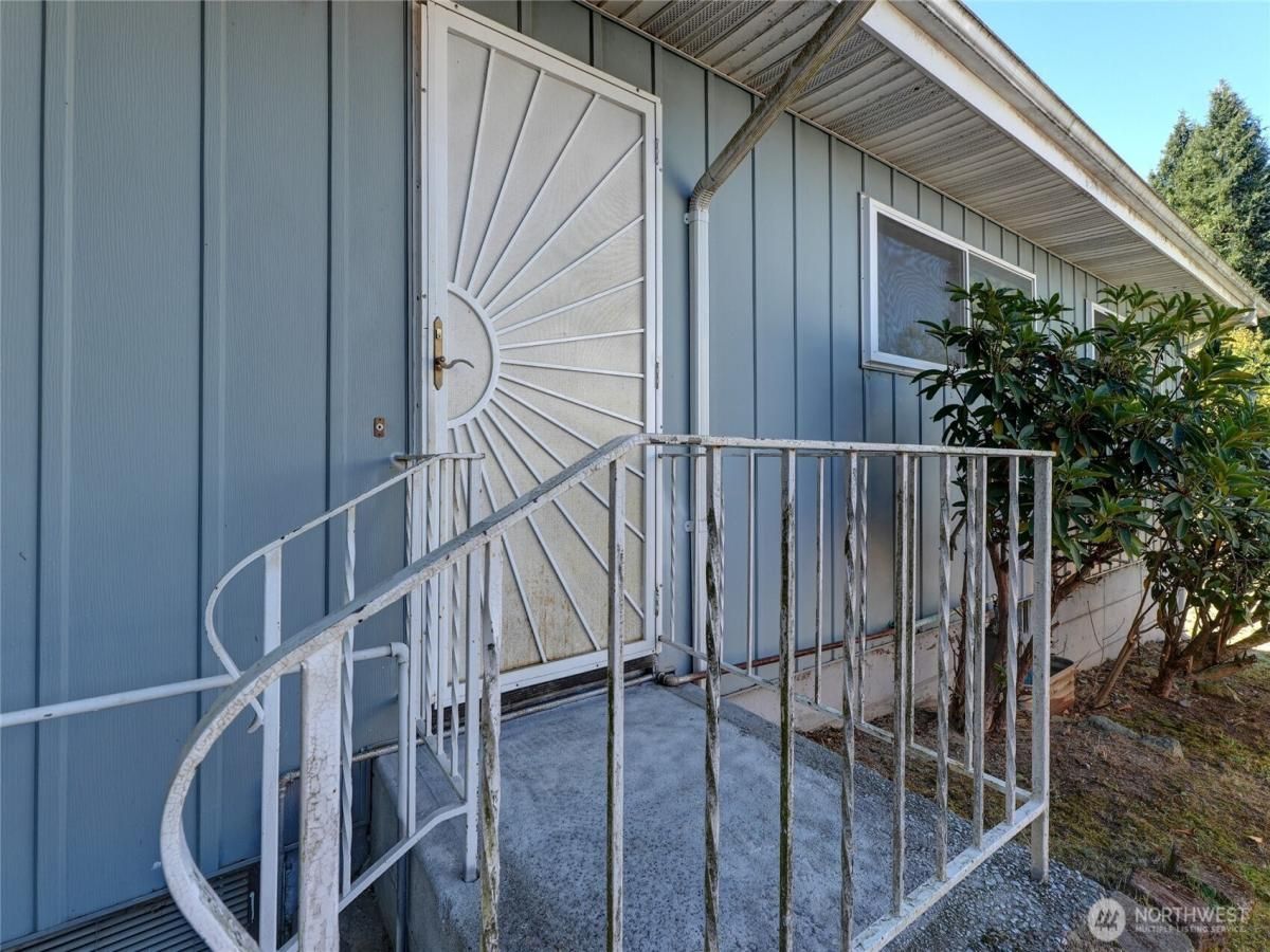 MLS #NWM2438593 image #0