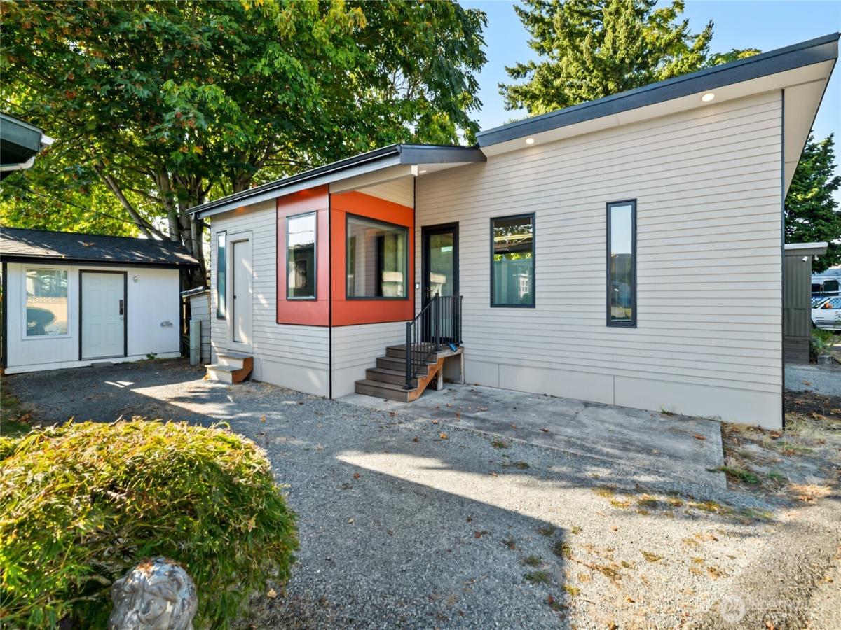 MLS #NWM2438736 image #0