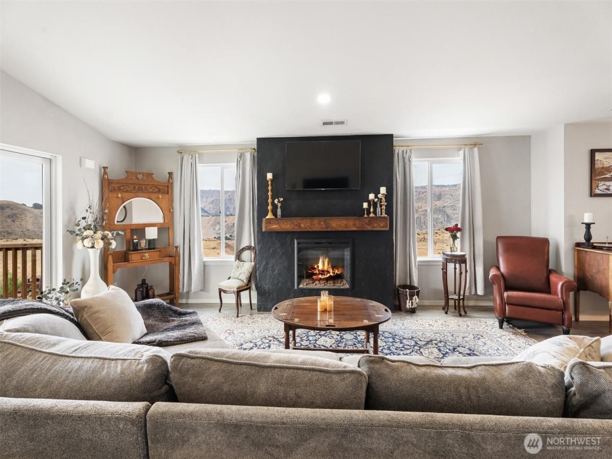 MLS #NWM2439067 image #0