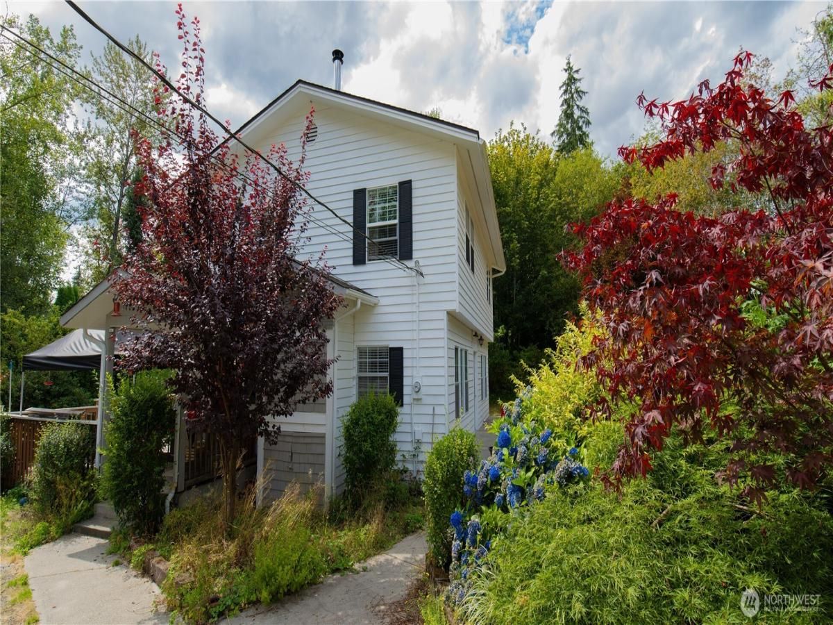 MLS #NWM2440225 image #0