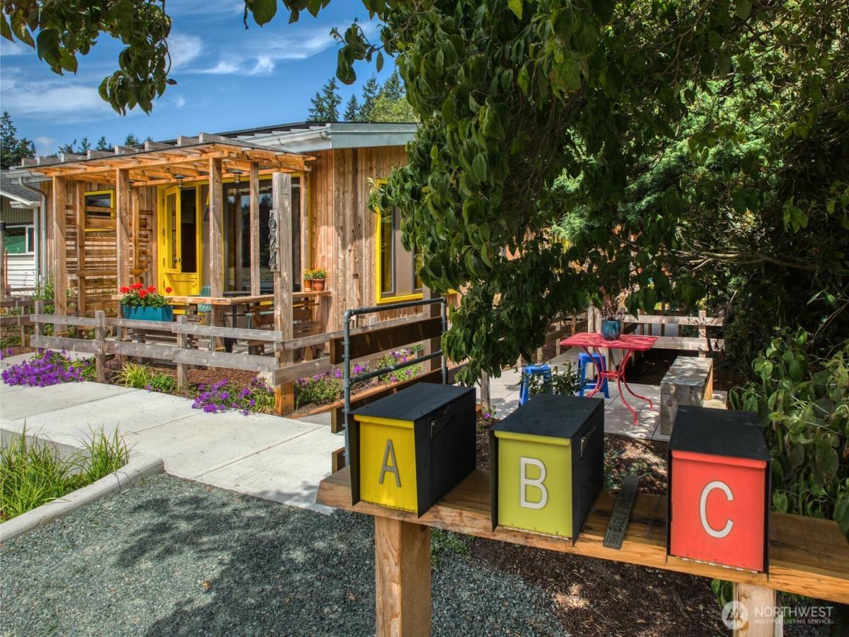 MLS #NWM2440315 image #0