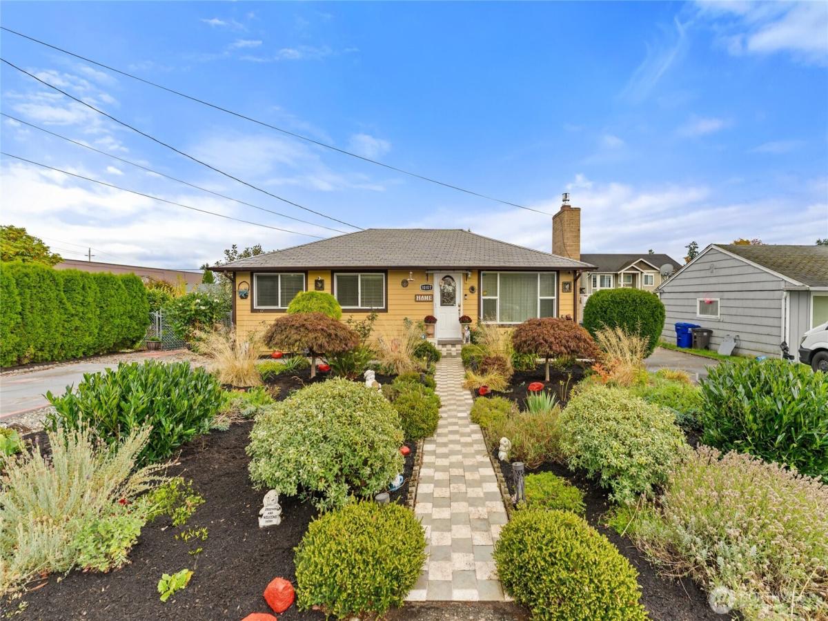 MLS #NWM2440815 image #0